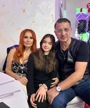 Măriuca, fiica Danielei Gyorfi și a lui George Tal, face 14 ani foto: Instagram 