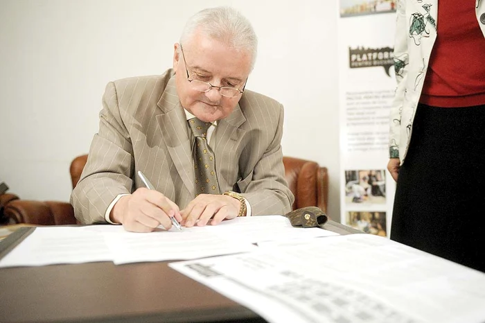 
    Irinel Columbeanu şi-a “turnat” la Securitate  mai mulţi apropiaţiFoto: Mediafax  