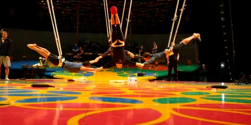 Acrobaţii de la „Cirque du Soleil“ au repetat timp de patru ore înaintea spectacolului de astăzi