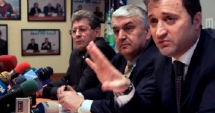 Ghimpu: nu dăm comuniştilor nicio funcţie principală / Voronin a refuzat negocierile