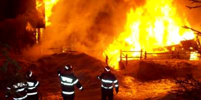 Vântul a ajutat la propagarea cu repeziciune a focului