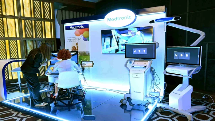 Sistemul de chirurgie robotică (RAS) Hugo™ jpg