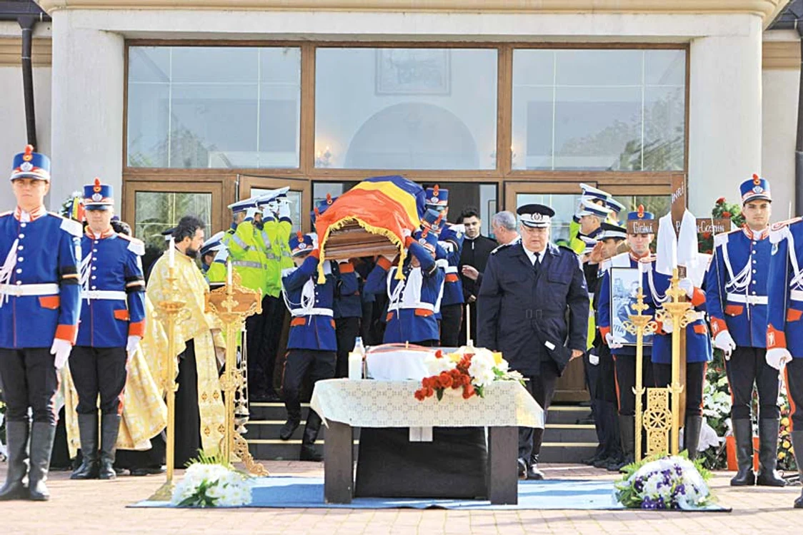 Poliţistul a fost înmormântat cu onoruri militare în Cimitirul militar Ghencea 3 