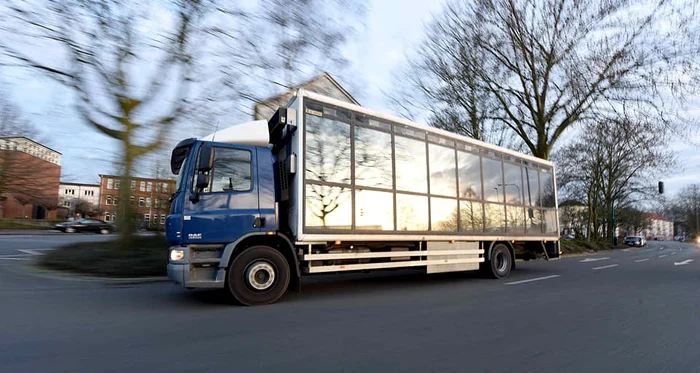 Teatru în camion FOTO Teatrul Basca