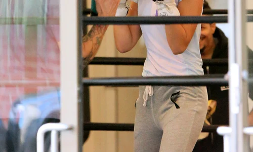 EXCLUSIVE: Fashion model Gigi Hadid boxes with her personal trainer in West Village on October 17, 2014 in New York City jpeg