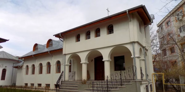 Imobilul cedat de parohie gratuit către autorităţile locale FOTO Costel Crângan