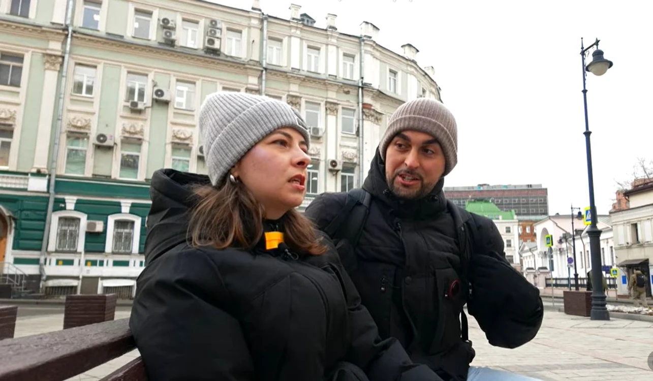 Cristi și Denisa au ajuns cu bine la Moscova. FOTO: Captură video