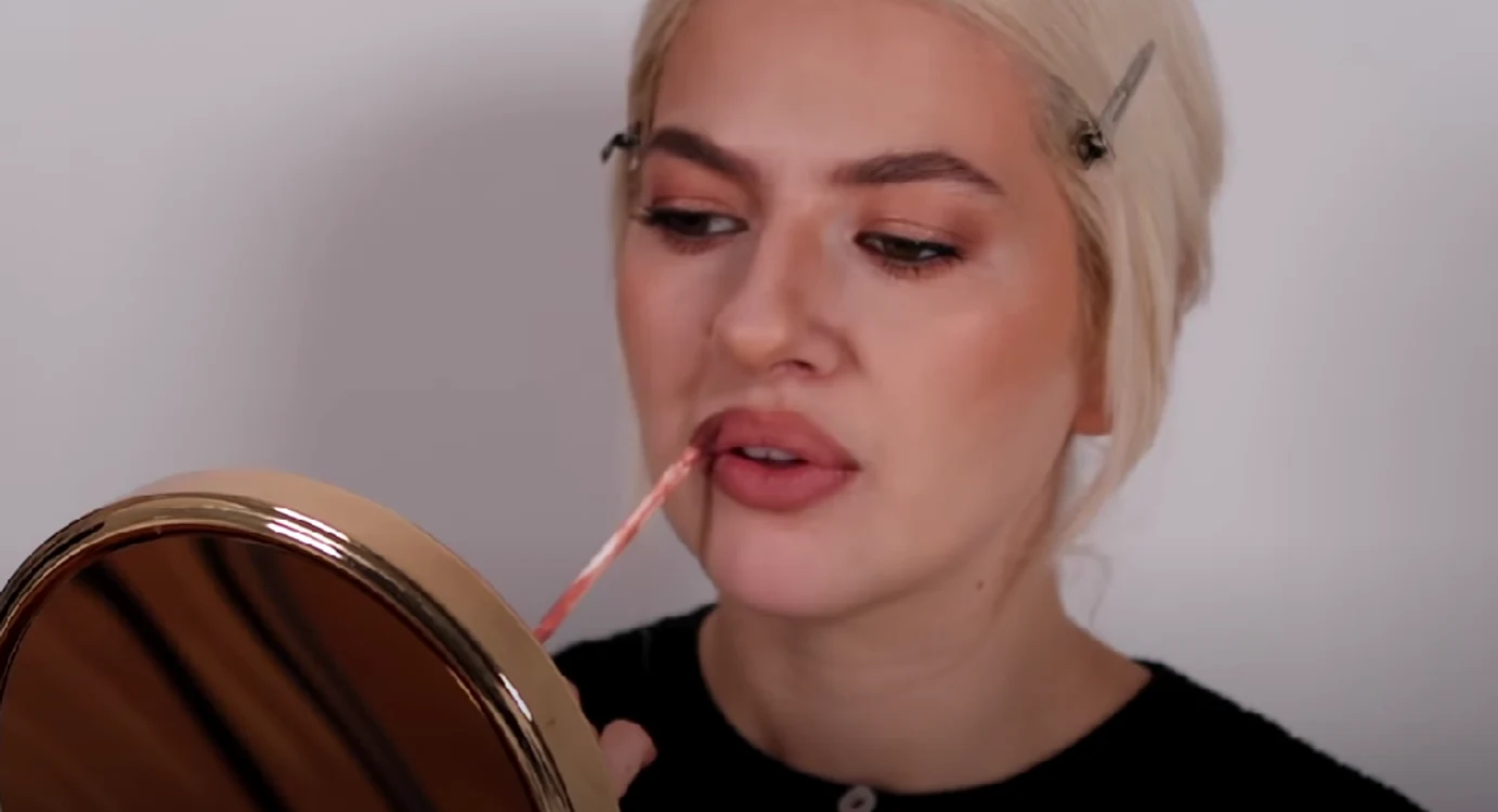 Lidia Buble ne arată cum se machia la Asia Expressfoto: captură Youtube