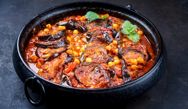 Rulori de vinete cu feta  Sursa foto shutterstock 645435520 (3) jpg