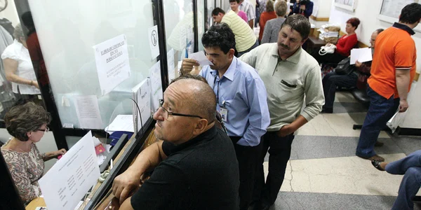 Plătitorii de taxe vor avea dificultăţi şi în 2011