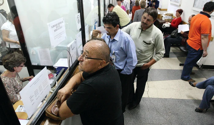 Plătitorii de taxe vor avea dificultăţi şi în 2011
