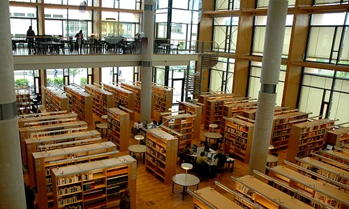 Mälardalen University library interior jpg