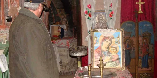 38 de icoane de patrimoniu furate de la bisericile din Glăvile si au fost gasite la Sibiu