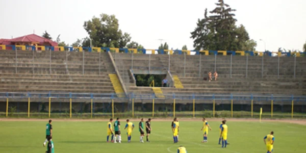 Una din tribunele stradionului Ilie Oana va fi demolata maine