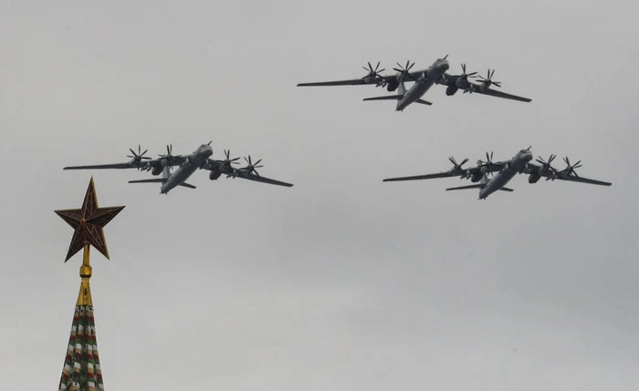 Show aviatic pe cerul Moscovei FOTO EPA-EFE