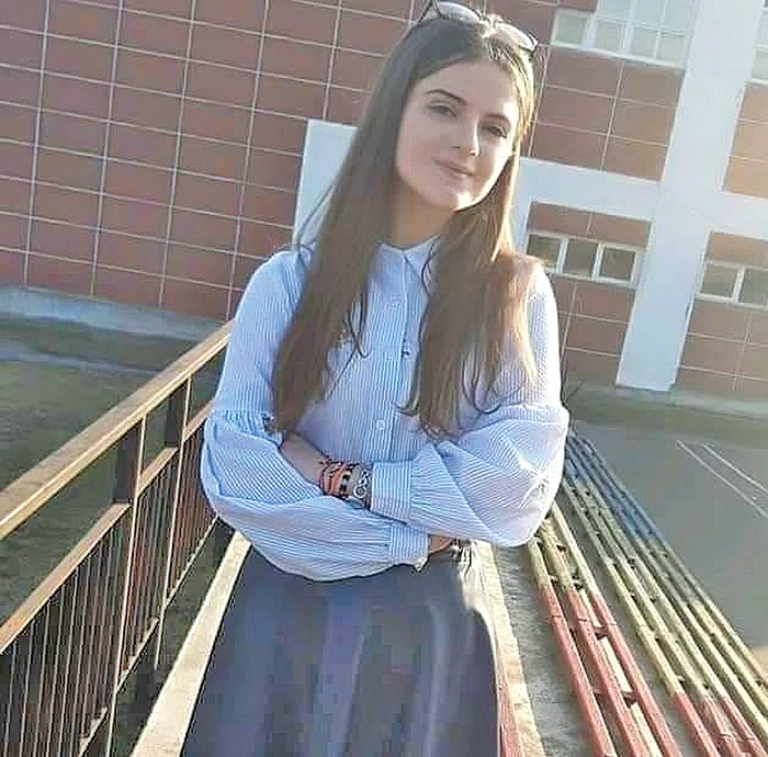 Alexandra Măceşanu (15 ani)