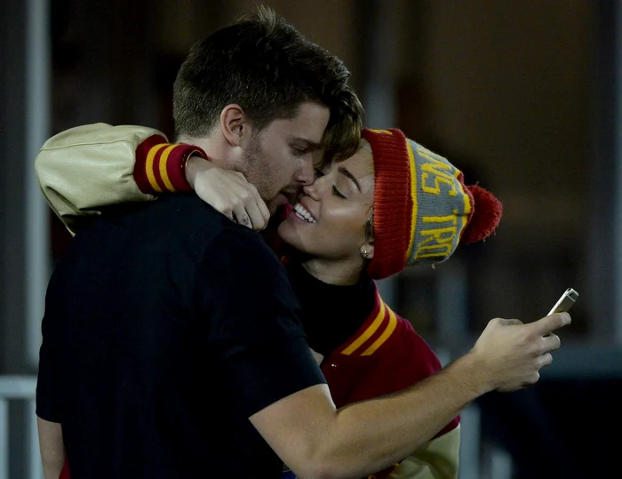 Miley
Cyrus şi Patrick Schwarzenegger au mai avut o relaţie de scurtă
durată în anul 2011 FOTO GettyImages/Gulliver