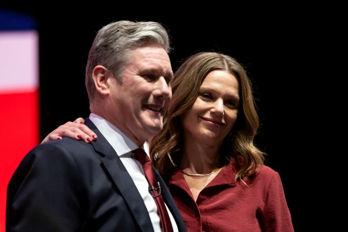 Noul premier britanic Keir Starmer și soția sa, Victoria FOTO EPA-EFE