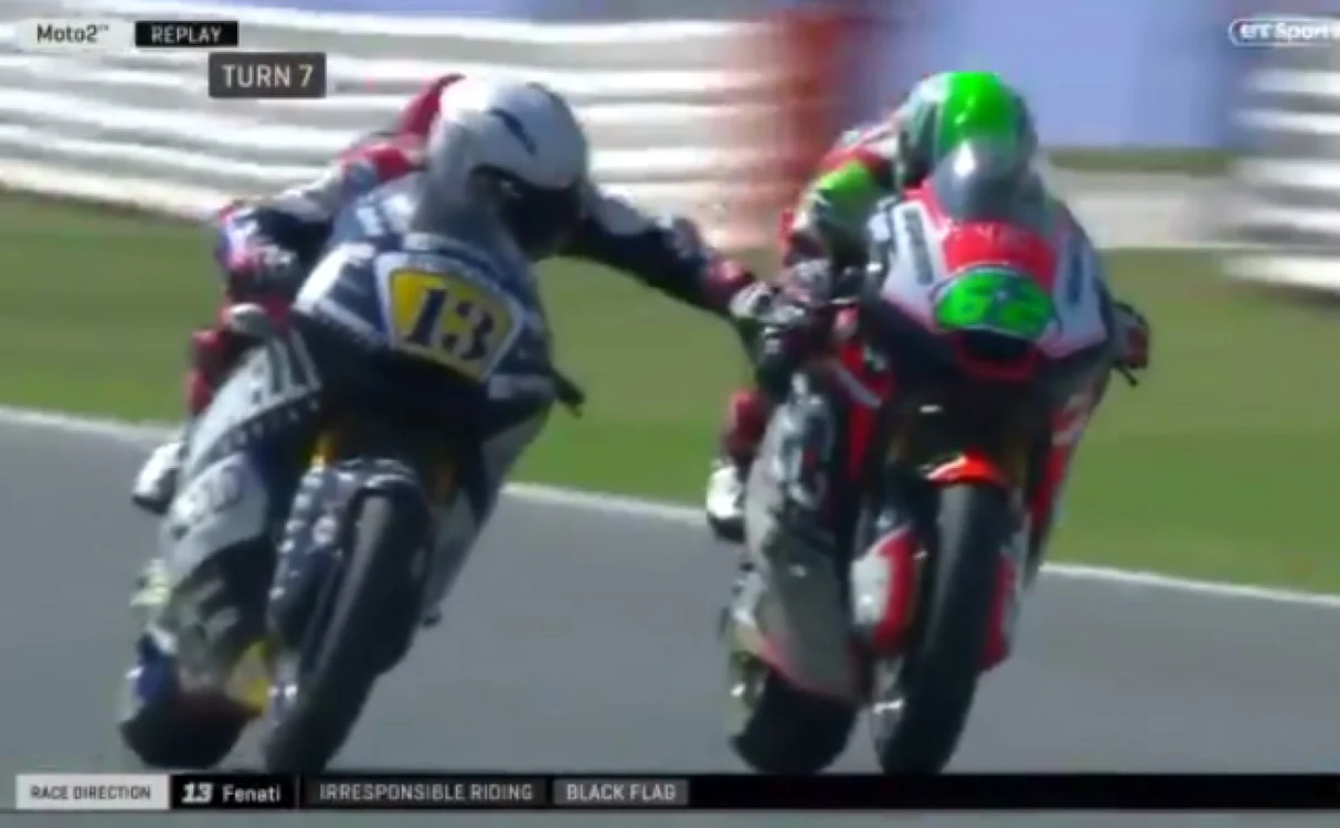 Romano Fenati i-a apăsat frâna compatriotului său Stefano Manzi