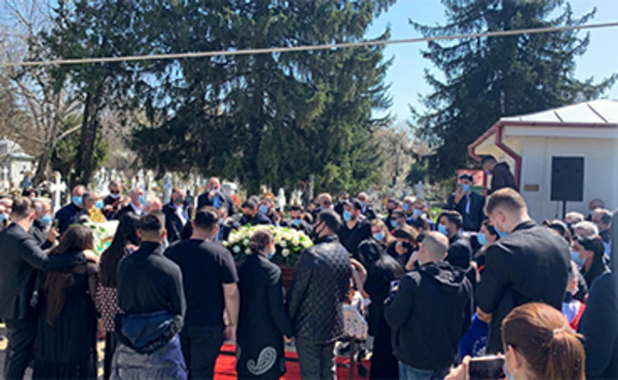 
    Emanuel, alături de sora sa, Rebeca Onoriu  