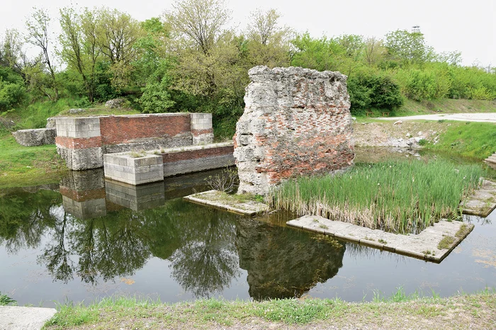 Podul de la Drobeta. Foto: caietelerestaurarii.ro