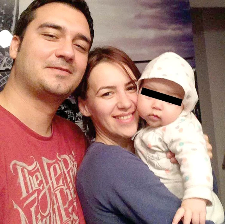 
    Simona Gherman,  alături de soţul ei,  Dragoş, şi de fetiţa  lor, Ioana Teodora  