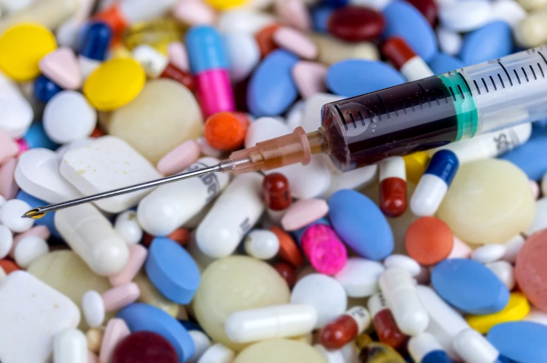 medicamente seringa pastile foto pixabay