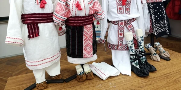 Costume populare româneşti la Muzeul Naţional de Istorie a Transilvaniei FOTO C Crângan