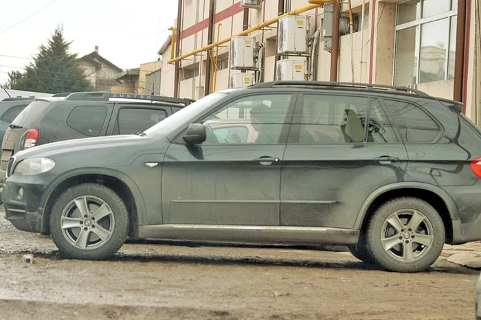 De când şi-a recuperat permisul de conducere, Andreea Marin respectă cu sfinţenie regulile de circulaţie Foto:Blitz