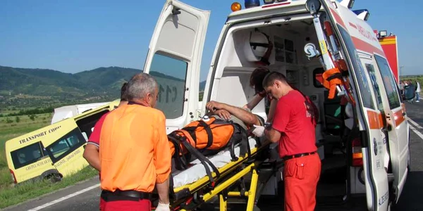 Răniţii au fost transportaţi la spital