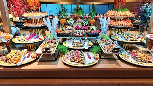 E greu să reziști la mesele îmbelușugate de la hotelurile all inclusive. @McNino.ro