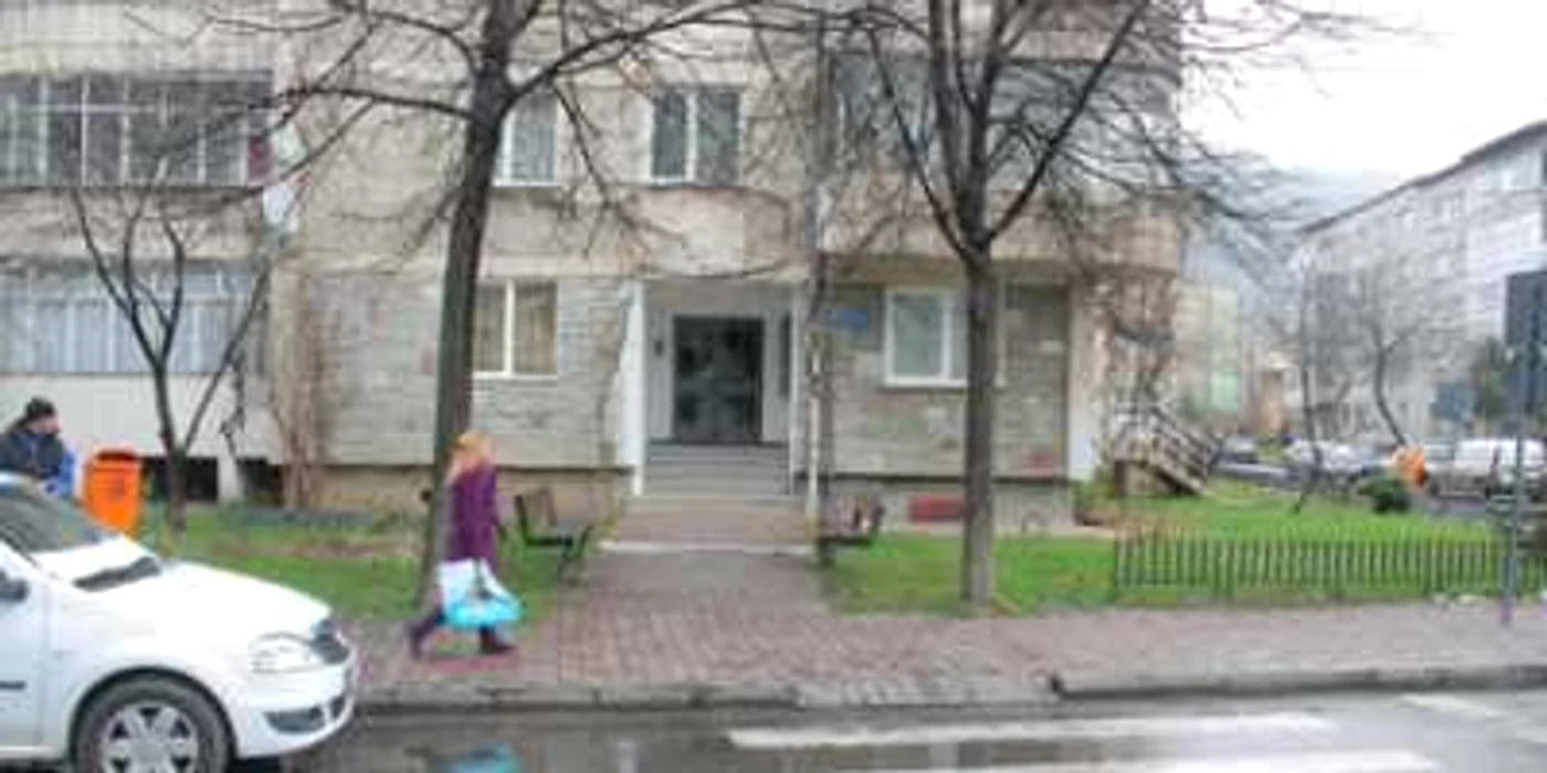 Blocul de pe Strada Mihai Eminescu în care este apartamentul pierdut de familia Grămescu, în favoarea lui Mararu