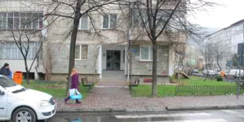 Blocul de pe Strada Mihai Eminescu în care este apartamentul pierdut de familia Grămescu, în favoarea lui Mararu