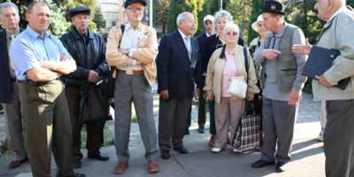 Pensionarii au ieşit în stradă pentru a-şi cere drepturile