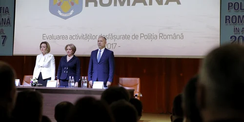 Prim-ministrul Viorica Dăncilă ministrul de interne Carmen Dan şeful poliţiei Cătălin Ioniţă (uniformă) şi procurorul general interimar Bogdan Dimitrie Licu la bilanţul Politiei Române pentru anul 2017 FOTO Eduard Enea