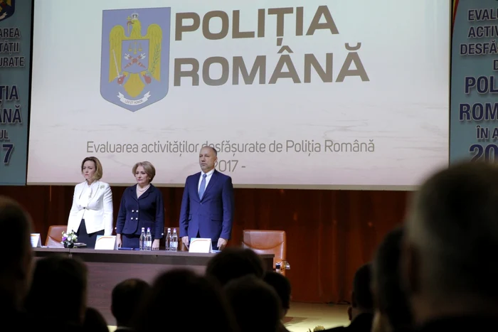 Viorica Dăncilă ministrul de interne Carmen Dan şeful poliţiei Cătălin Ioniţă (uniformă) şi procurorul general interimar Bogdan Dimitrie Licu la bilanţul Politiei Române pentru anul 2017 FOTO Eduard Enea