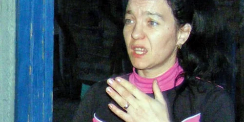 Lilia comunică  doar prin limbaj mimico-gestual