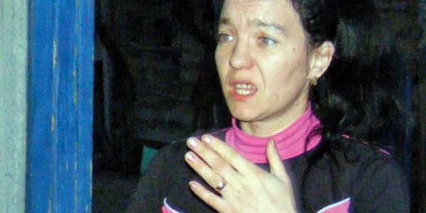 Lilia comunică  doar prin limbaj mimico-gestual