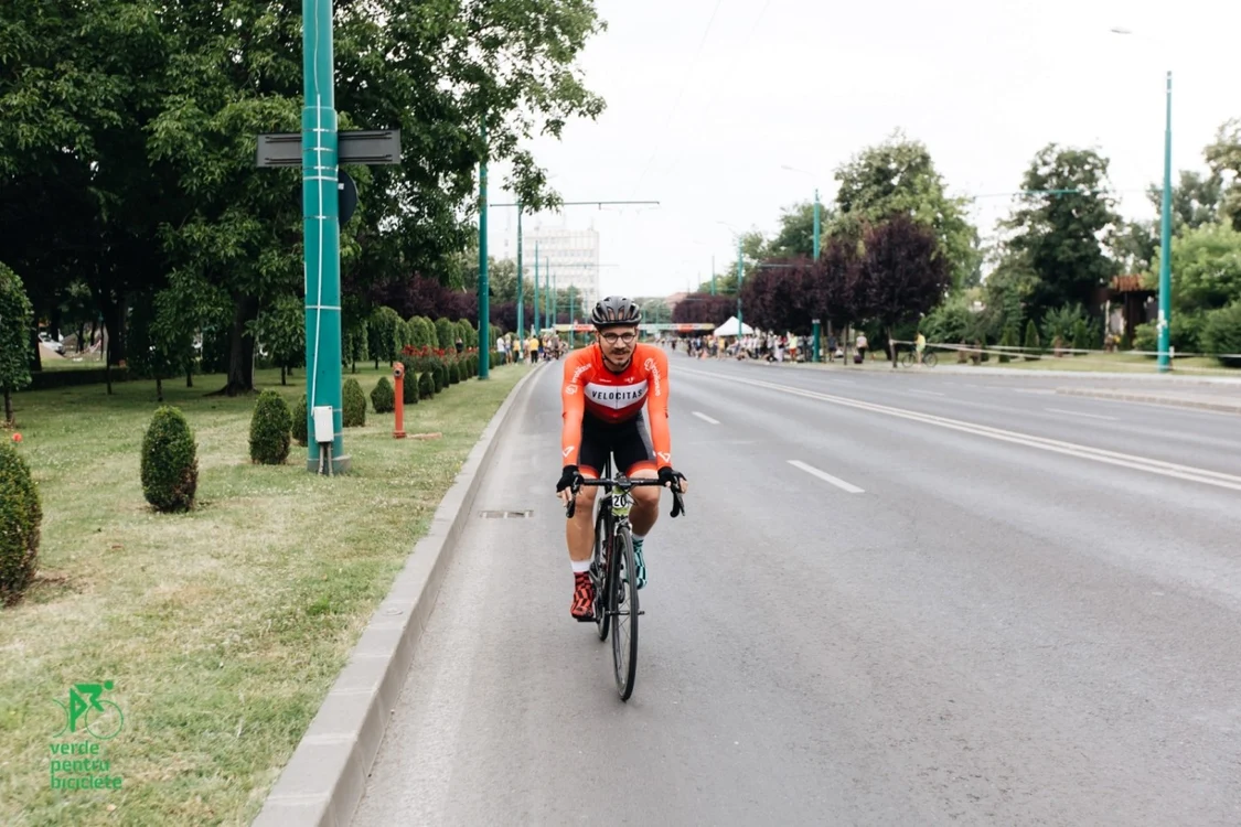Noi reguli la depăşirea bicliştilor FOTO Verde pentru biciclete