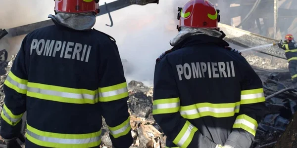 27 de maşini de pompieri au participat la stingerea incendiului de la marginea Timişoarei