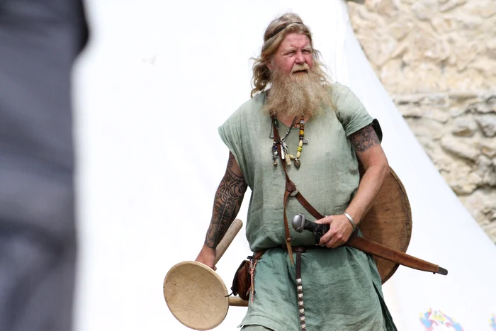Suedezul Per Andersson a fost cu adevărat o apariţie în Cetatea Râşnovului, întruchipând un luptător de elită, Jomsviking