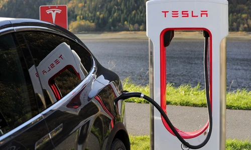 masina electrica tesla 2 jpg