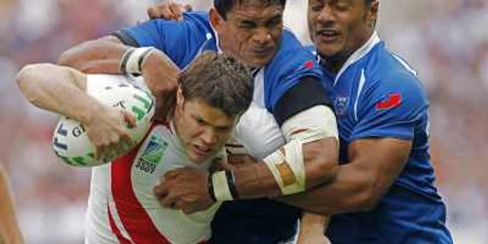 Samoanul Eliota Fuimaono-Sapolu (dreapta) riscă să fie suspendat de la Rugby World Cup * Foto: Reuters