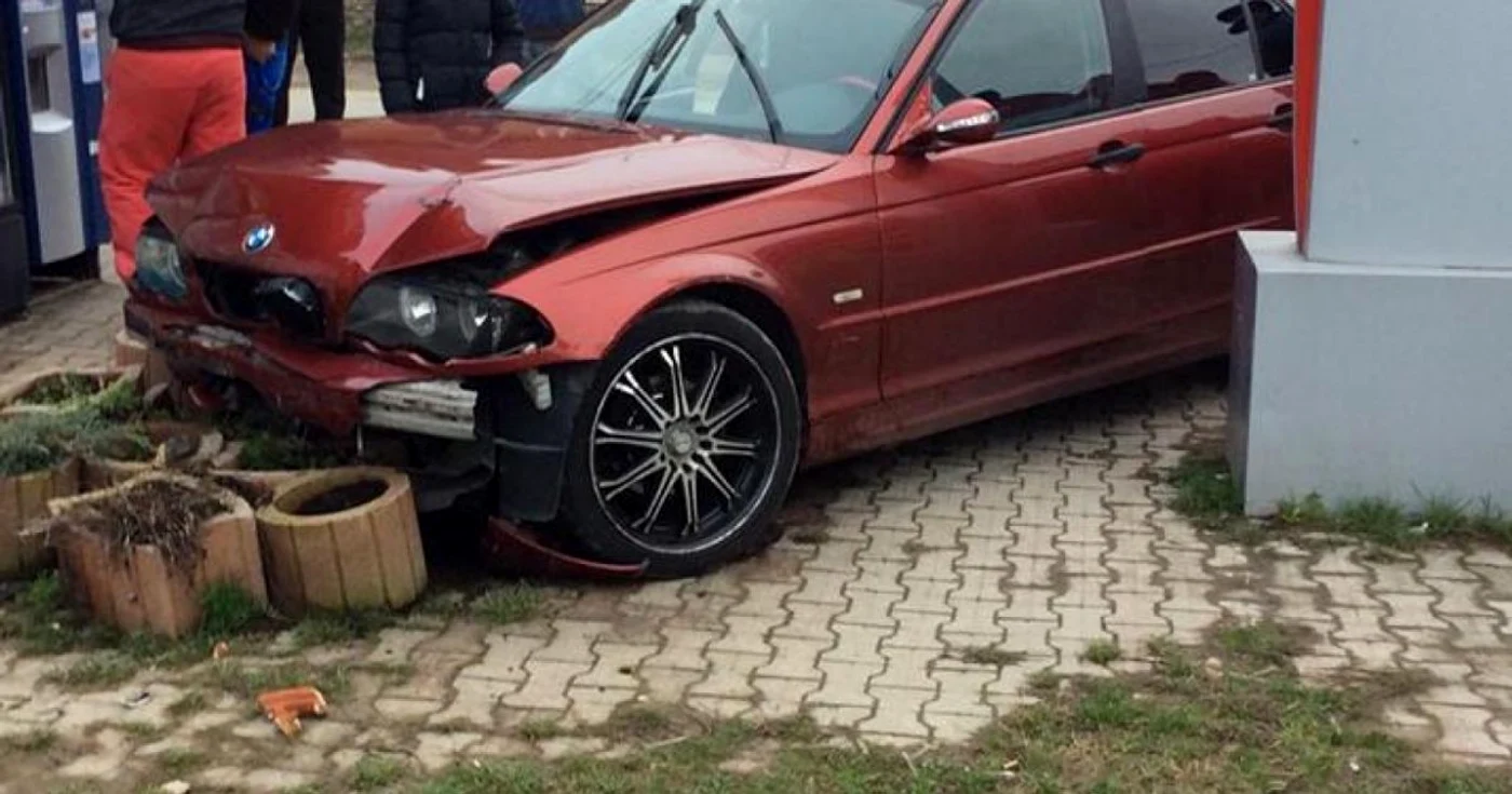 Autoturismul BMW era condus de o tânără de 29 de ani                                              FOTO: TV Sud
