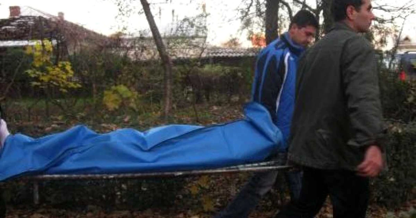 Trupul neînsufleţit al bărbatului a fost transportat la SML pentru efectuarea necropsiei.