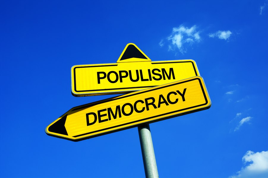 Un sfert din donațiile politice din UE sunt destinate partidelor extremiste și populiste. Investigație Transparency Gap