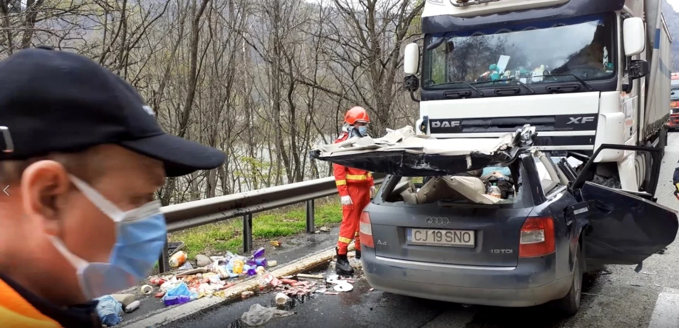 Accident mortal cu două victime pe Valea Oltului, DN 7 / E 81, în Călimăneşti - Vâlcea; Foto Adevărul