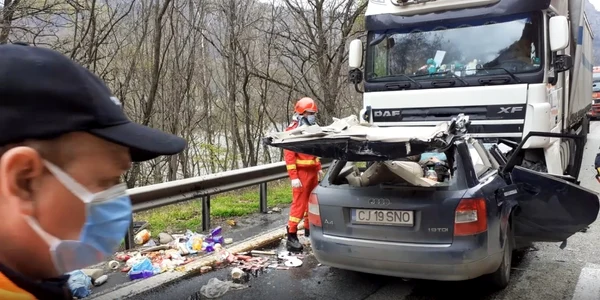 Accident mortal cu două victime pe Valea Oltului - DN7-E81 - în Călimăneşti - Vâlcea Foto Adevărul