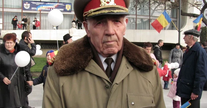 Constantin Costache a venit îmbrăcat în haine militare FOTO: adevarul