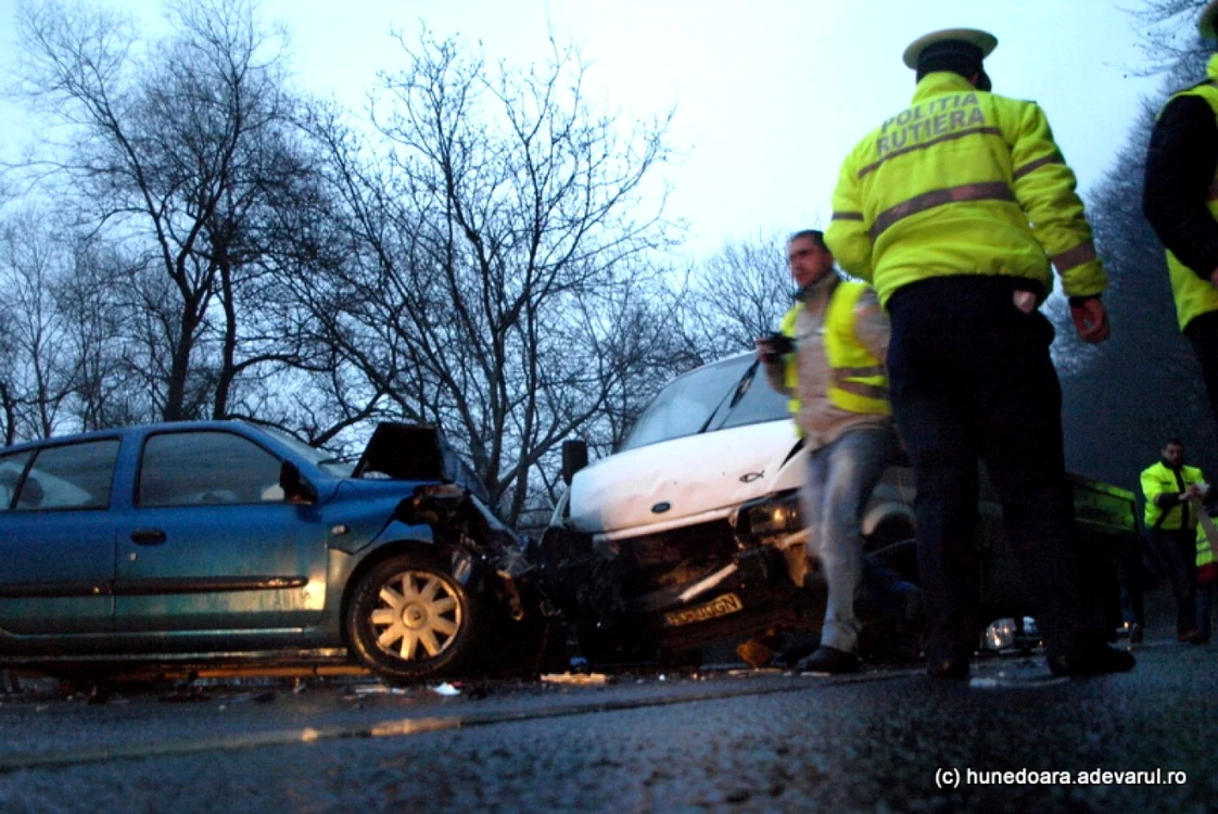 Trei persoane au fost rănite în trei accidente rutiere FOTO: arhivă adevarul.ro